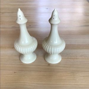 Lenox NWOT Salt and Pepper Shakers Essex Tall Ivory Cream Solid Neutral Classic